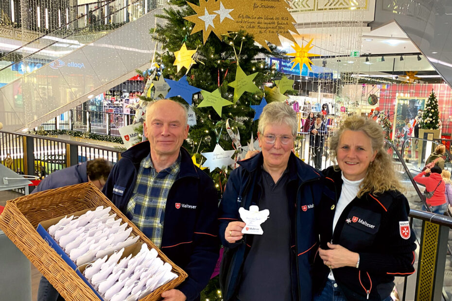 Malterser schmücken den Wünschebaum in der Marienplatz-Galerie